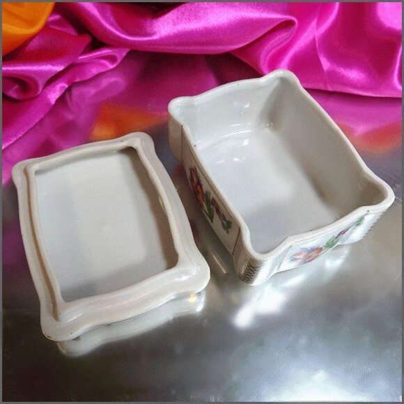 1950s Vintage Rose Garden Jewelry Box Porcelain w 24 kt Gold - Picture 8 of 8